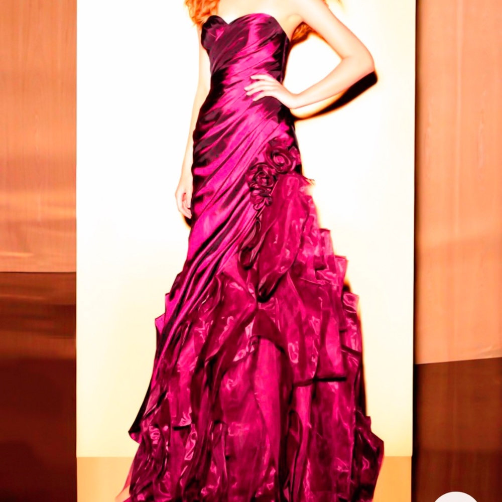 Fuchsia vertical ruffles. - Picture 2 of 10